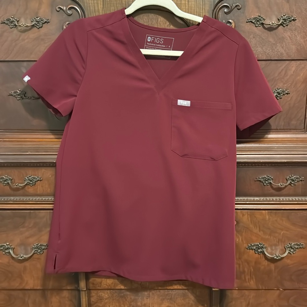 Figs scrub top